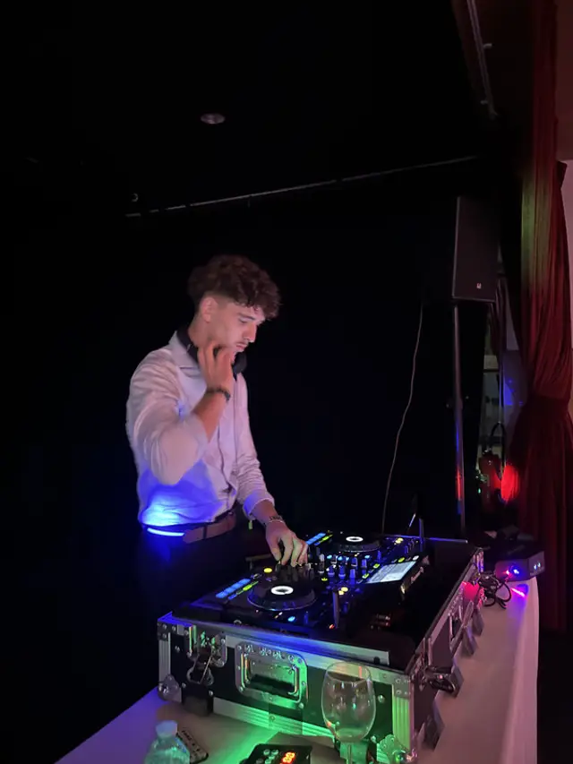 Soirée d'entreprise avec éclairage professionnel installé par Simax Event