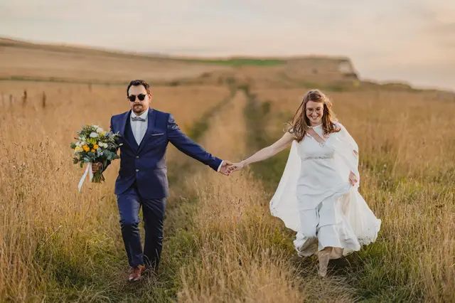 Couple de mariés lors d'une ouverture de bal animée par DJ Simax